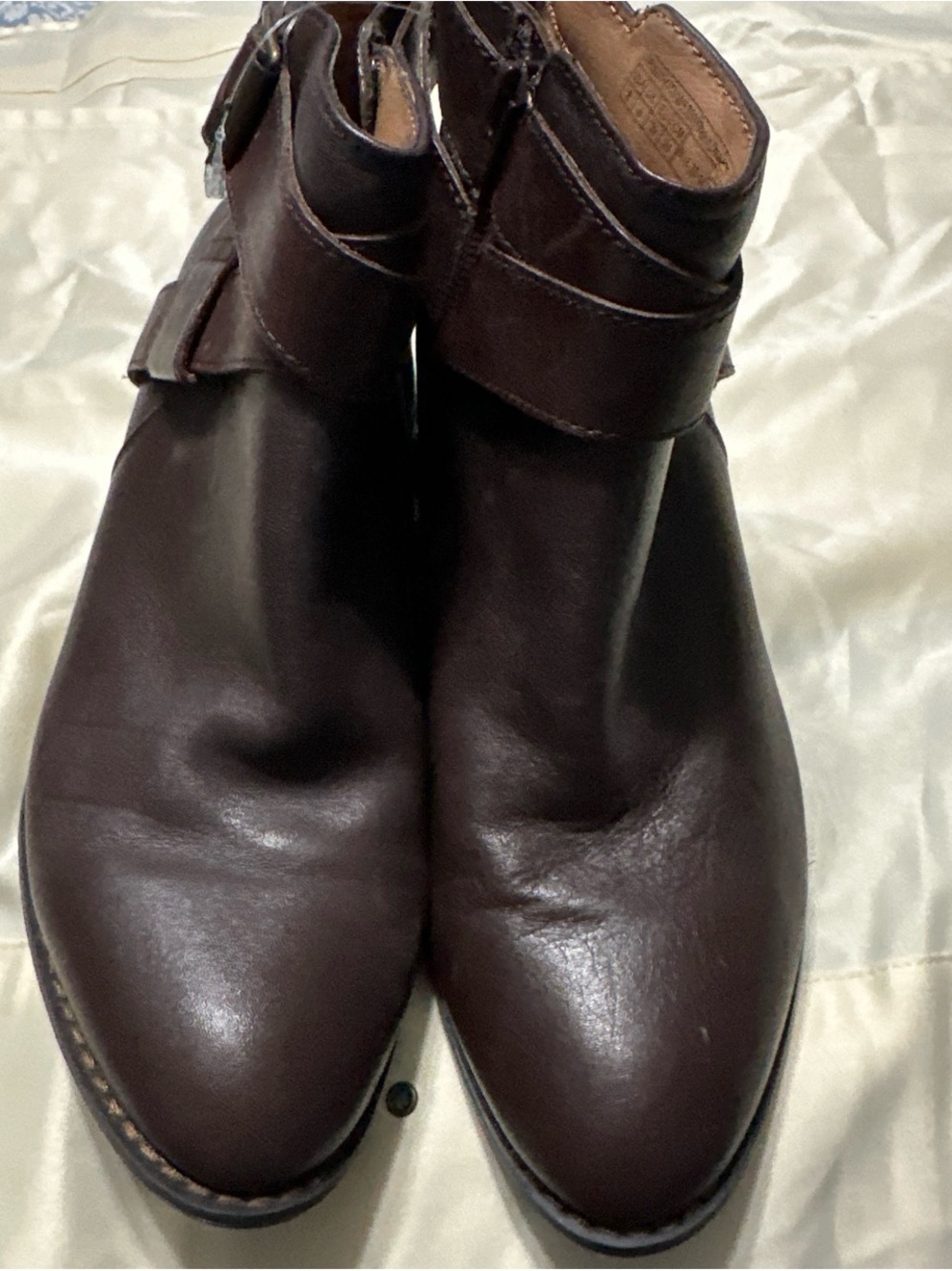 Vionic Black Shoe with Brass Logo Accent